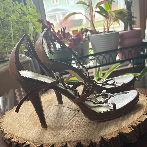 Jessica Simpson Tan Strappy Sandals - Picture 2 of 4